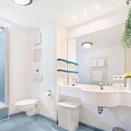 Strandstrasse 32 - 04-45 * Ostseebad Kühlungsborn